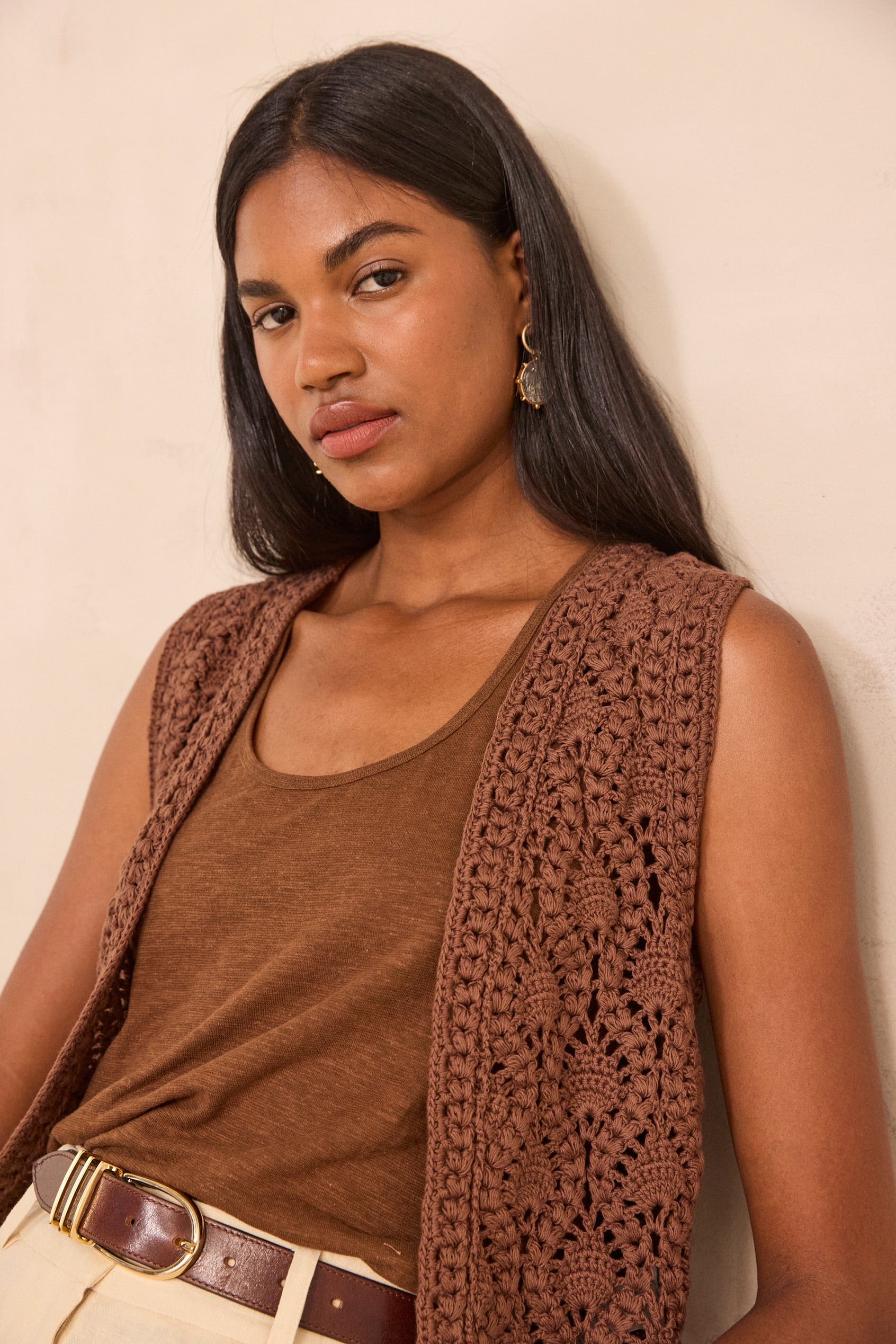 Sleeveless cotton crochet vest ANGELE woman | CARAMEL | Maison 123