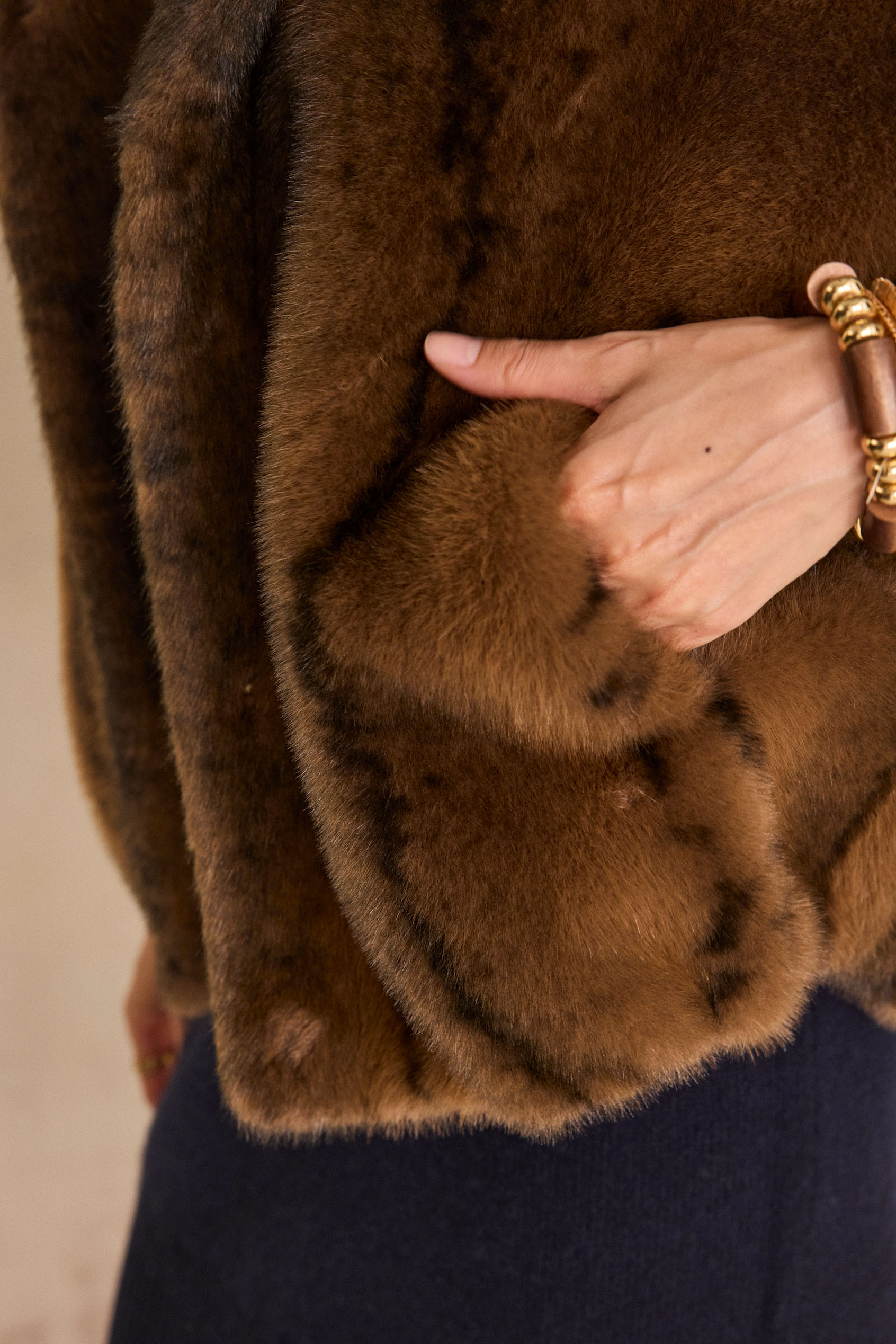 DAYANA fluffy cape coat woman | BROWN | Maison 123