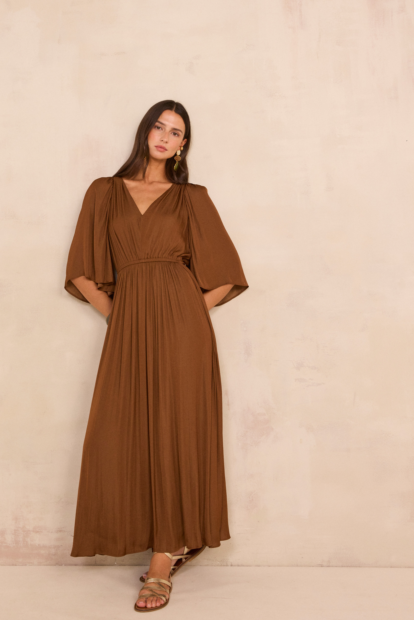 Fluid dress with 3/4 sleeves PERLA woman | CARAMEL | Maison 123
