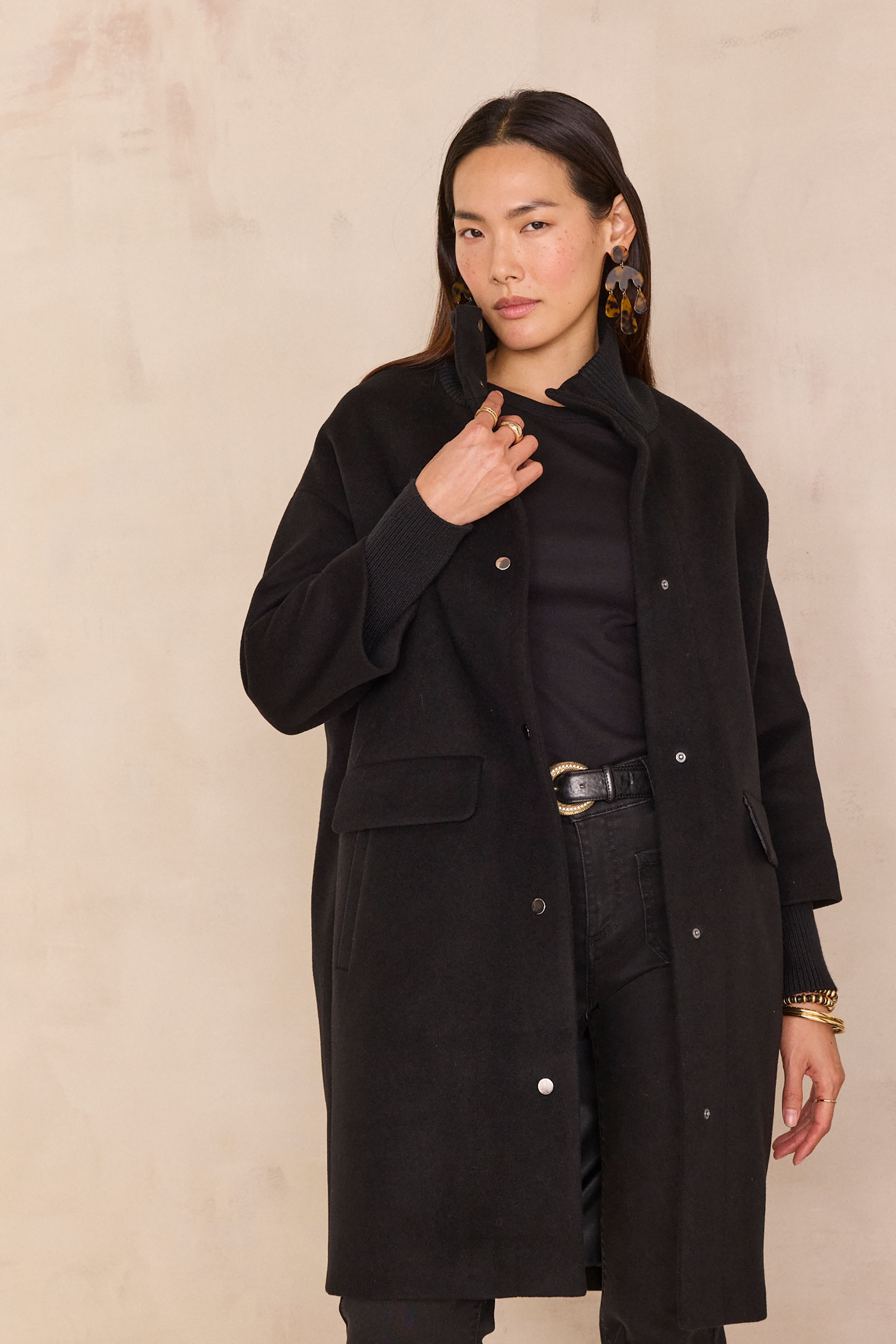 VIRGO　MAJESTIC MIDDLE COAT MAGDA mid-length coat woman | BLACK | Maison 123