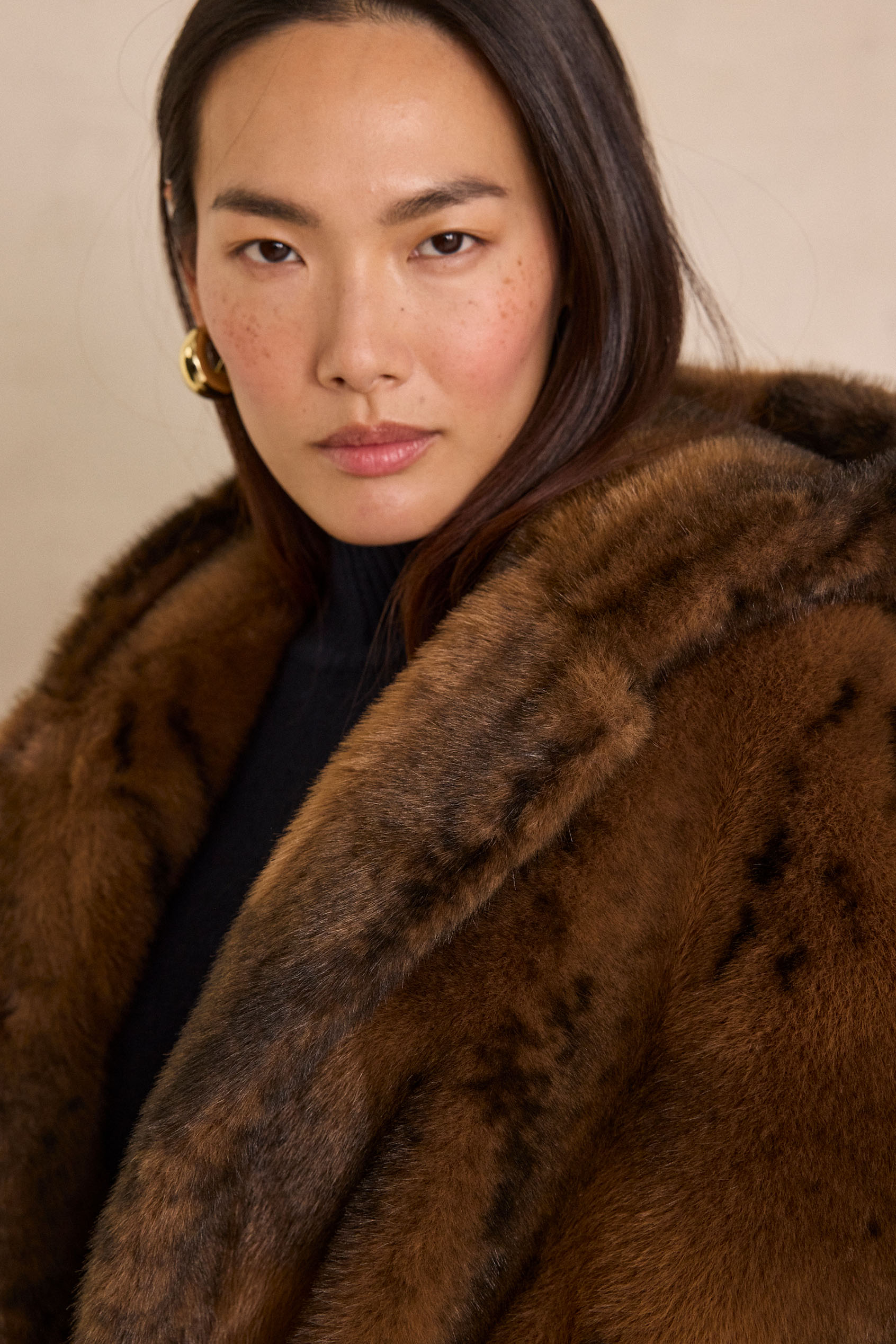 DAYANA fluffy cape coat woman | BROWN | Maison 123